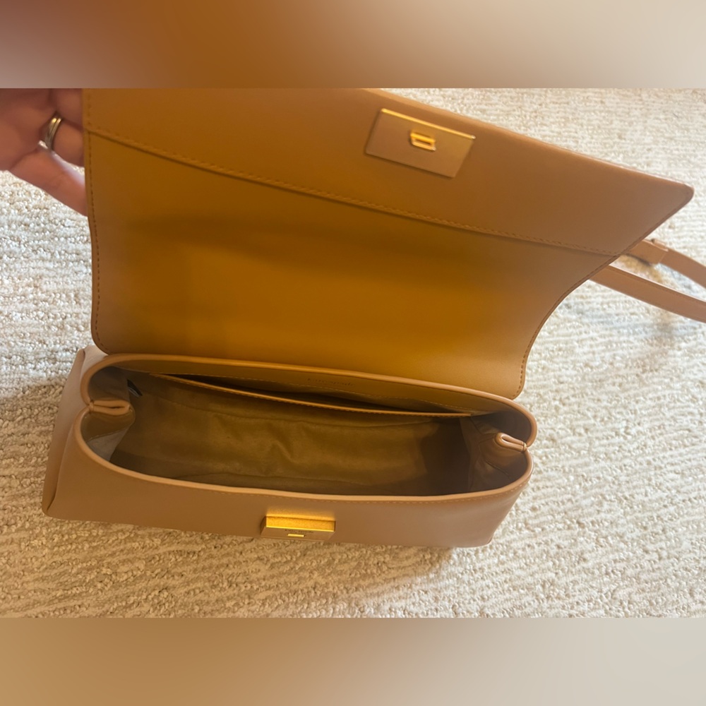 Kate Spade Smooth Tan Leather Shoulder Bag - Picture 4 of 11
